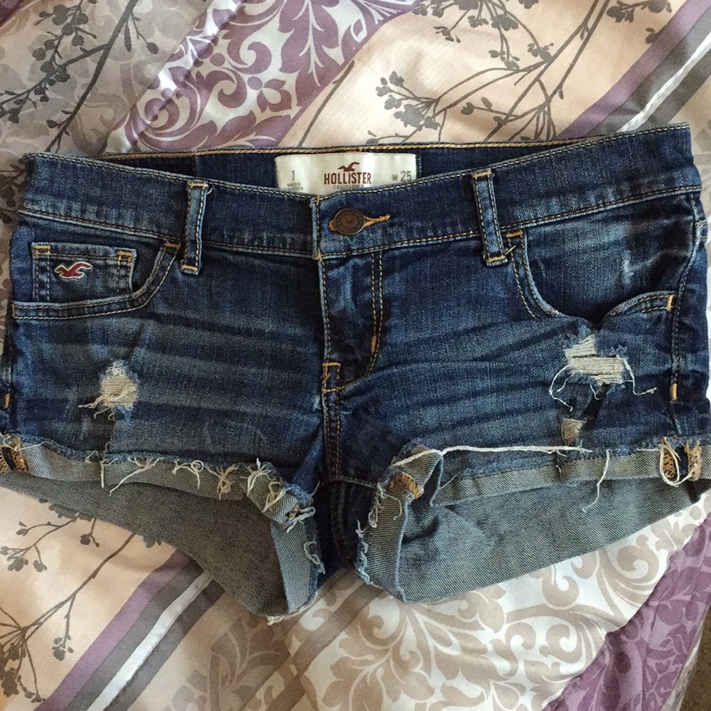Hollister jean shorts. Size 1 w25.